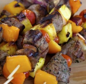 grilled steak pineapple skewers2