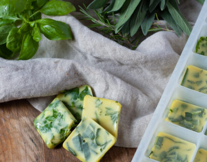 how to save fresh herbs in freezer