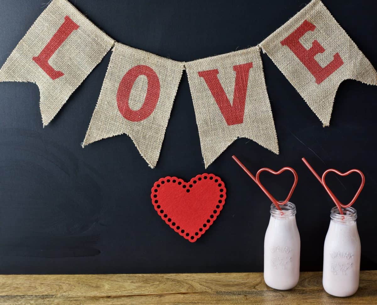 LOVE banner with two smoothies with heart shaped straws