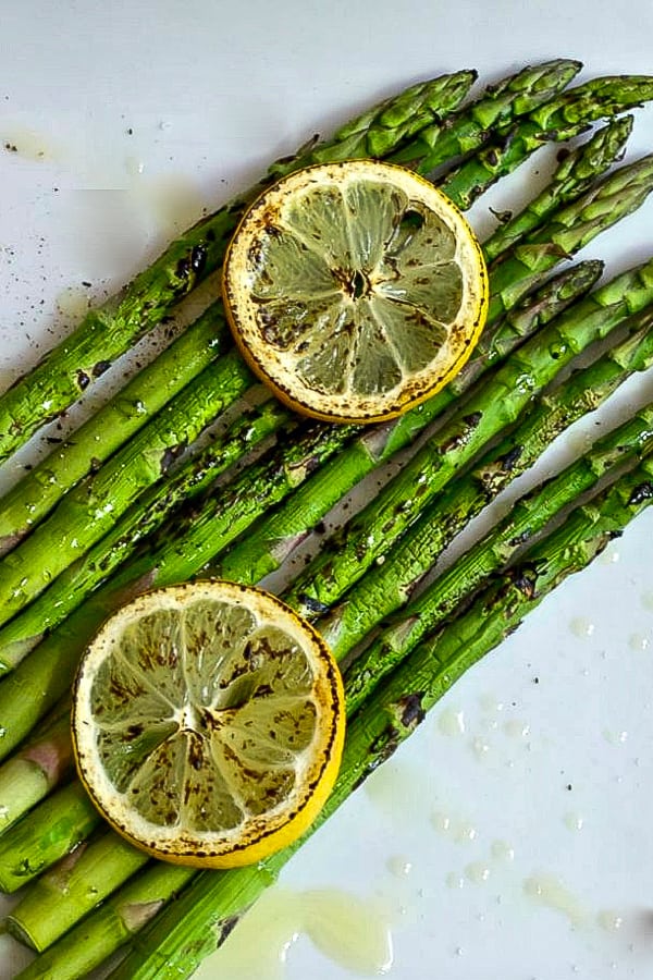 roasted asparagus with lemon slices