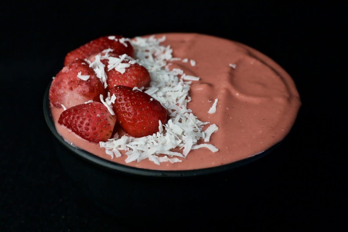 strawberry coconut smoothie bowl