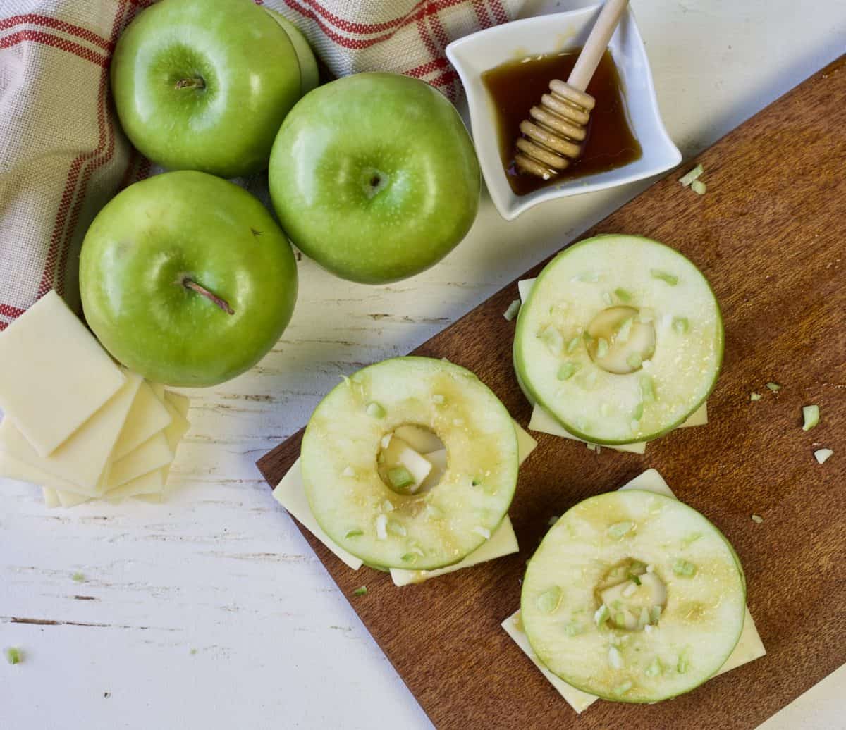 cheddar apple sandwiches with broccoli sprinkles2