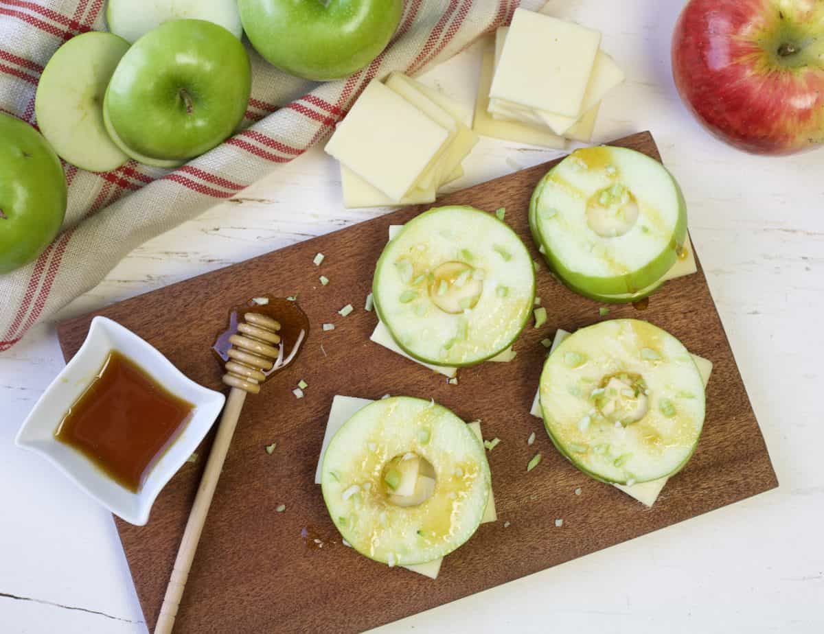 cheddar apple sandwiches with broccoli spirinkles6