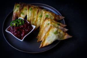 curry chicken wontons with cranberry chutney