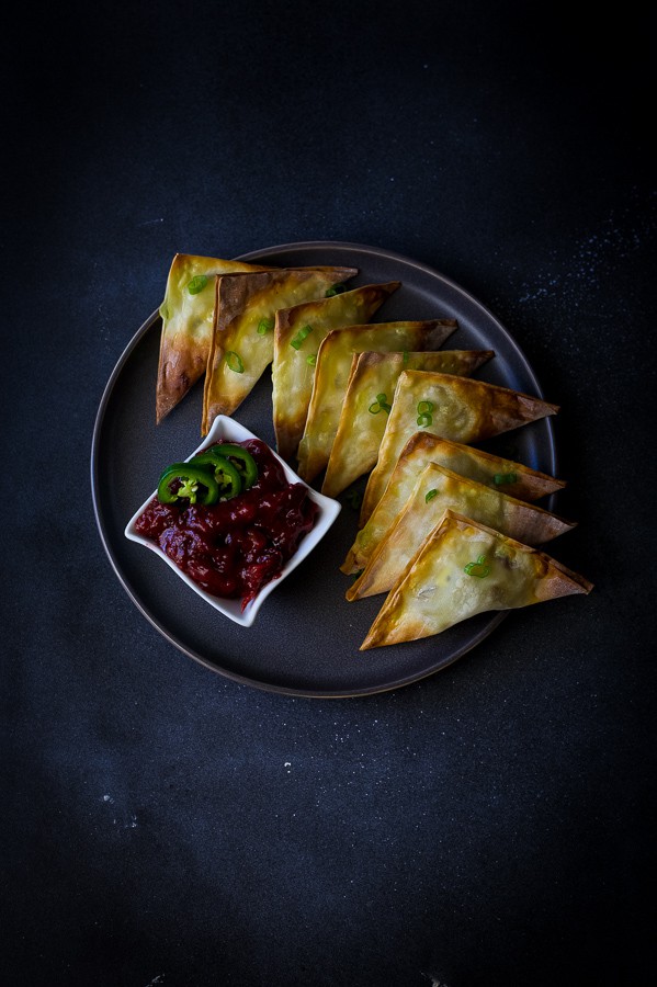 curry chicken wontons with cranberry chutney - an easy, oven baked appetizer that your guests will love