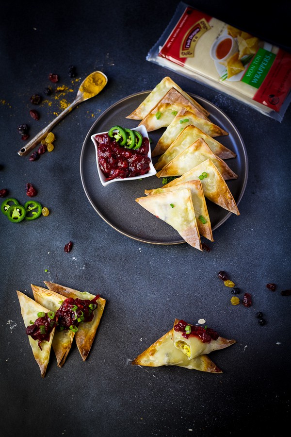 curry chicken wontons with cranberry chutney - an delicious, oven baked appetizer