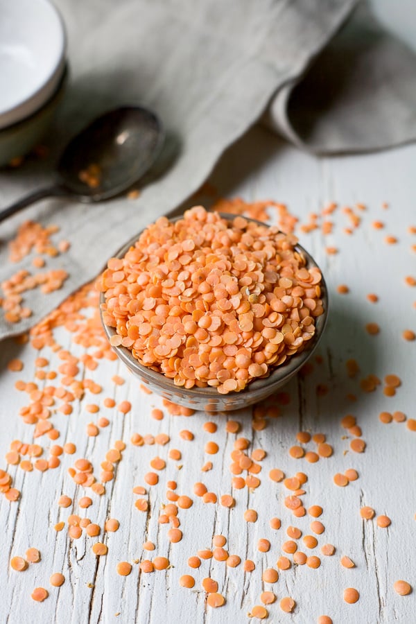 bowl of dried lentils to show the health benefits of lentils