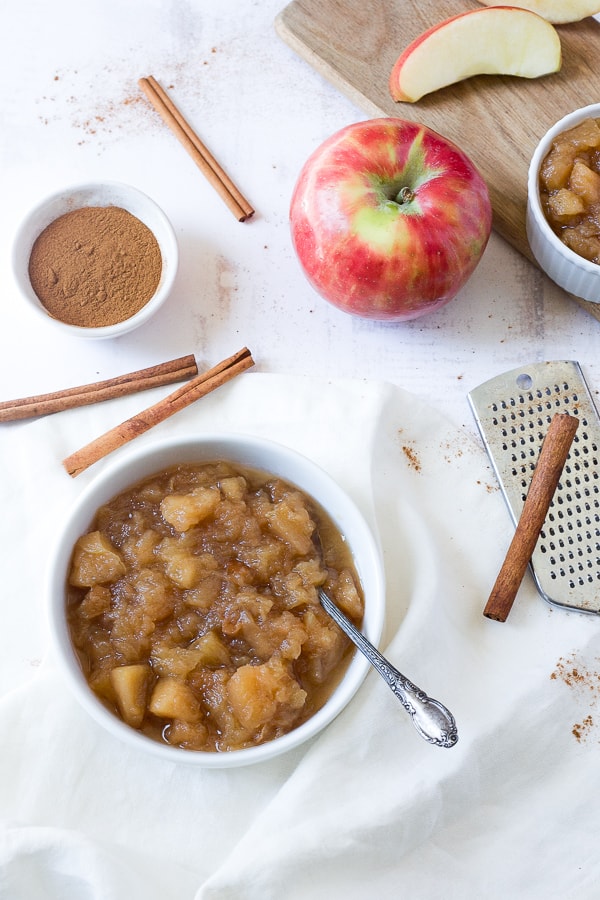 slow cooker applesauce made in crockpot with cinnamon and water