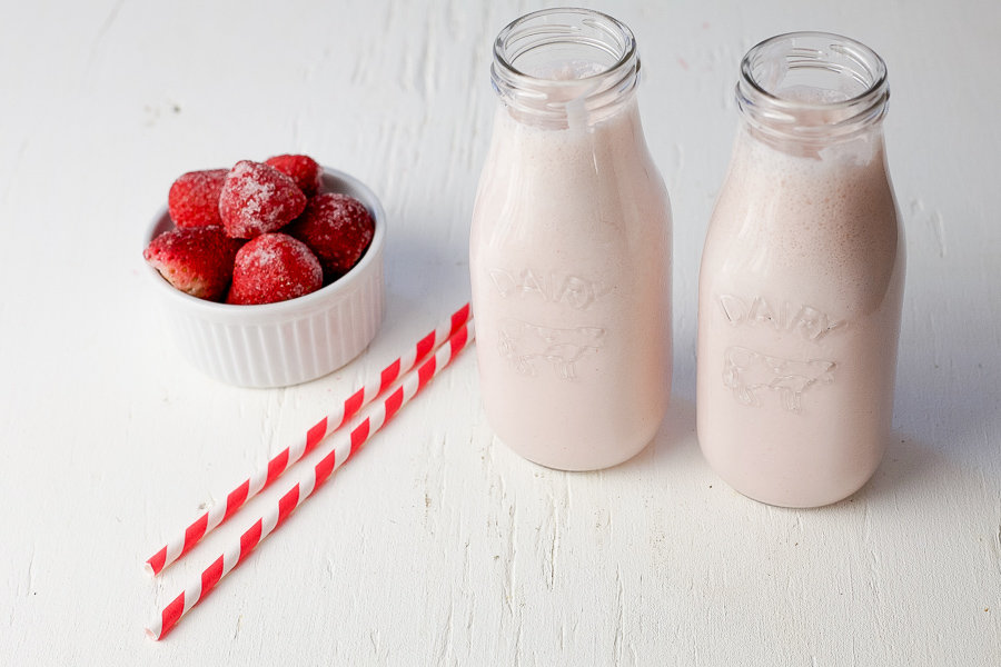 kid friendly strawberry banana smoothie