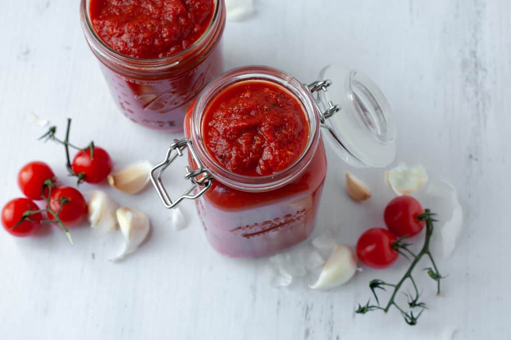 jars of homemade spaghetti sauce with no added sugars