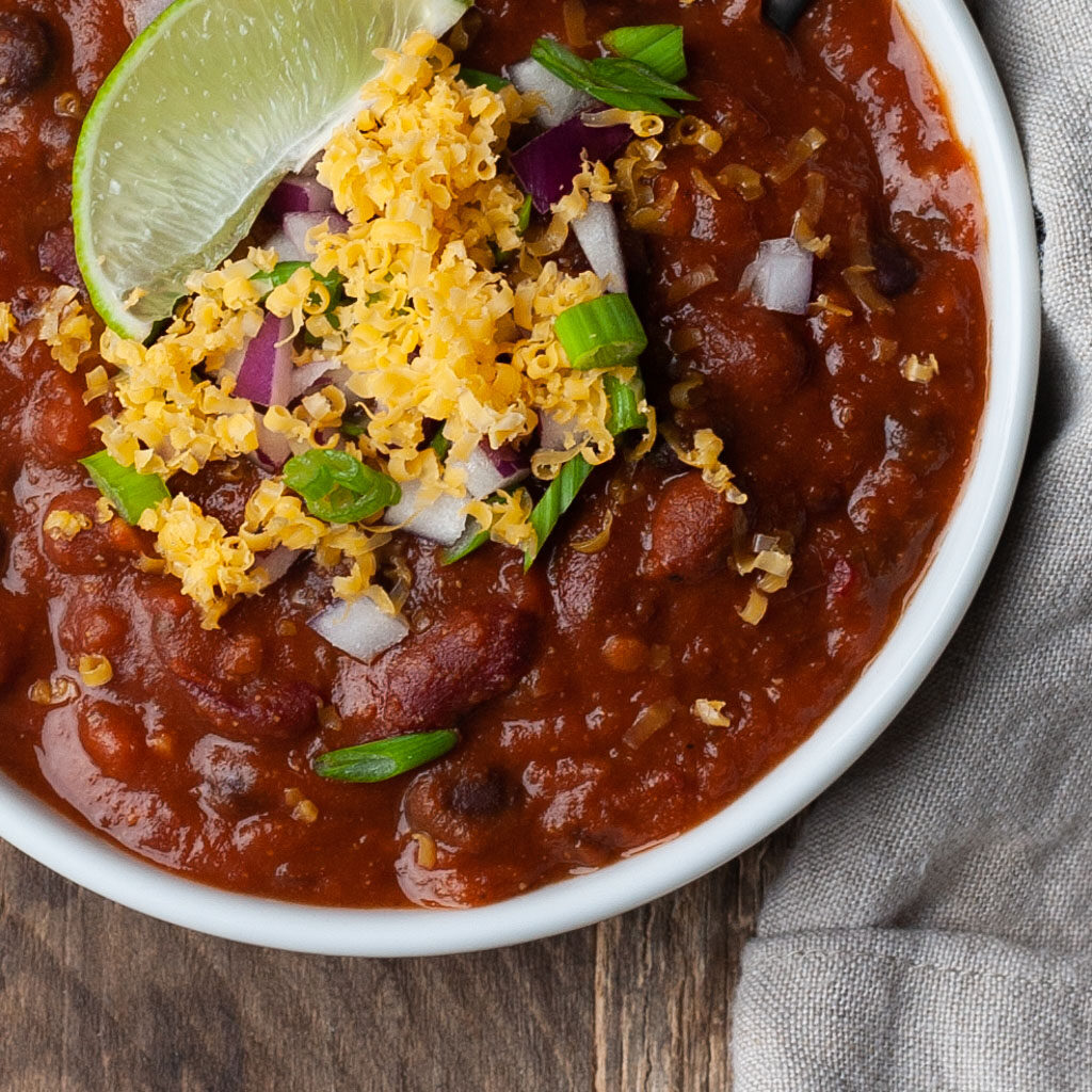 bowl of easy meatless chili recipe