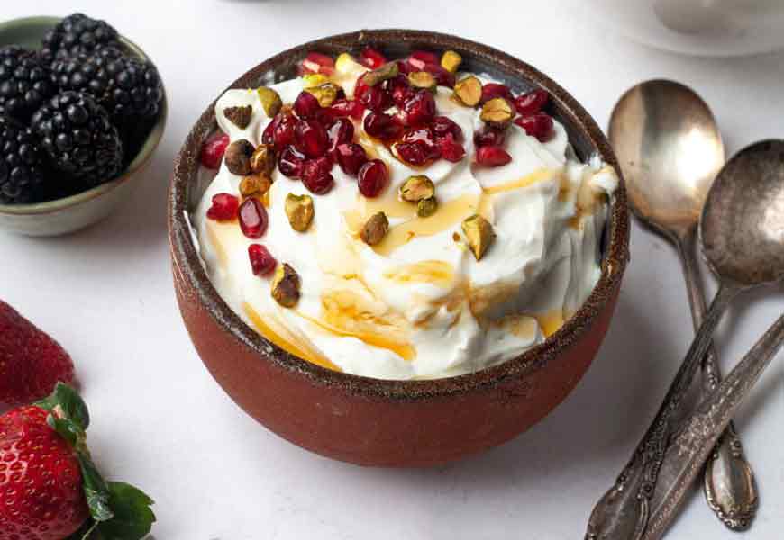 6 Simple Greek Yogurt Breakfast Bowls - Mediterranean Diet Recipe