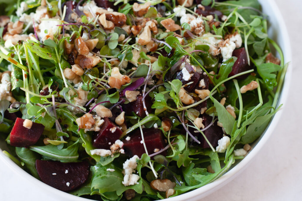 arugula and beet salad with goat cheese and walnuts